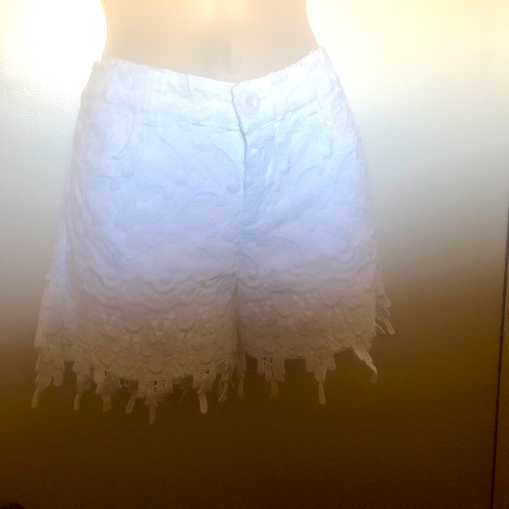 Juniors white lace crochet shorts size small